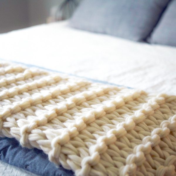 Arm Knit Chunky Garter Stitch Blanket Kit For Sale